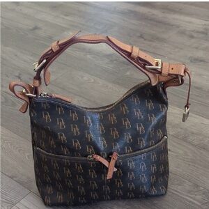 Dooney & Bourke (1975) #12647356 Black/Brown Logo Shoulder Bag W/Lock Charm EUC